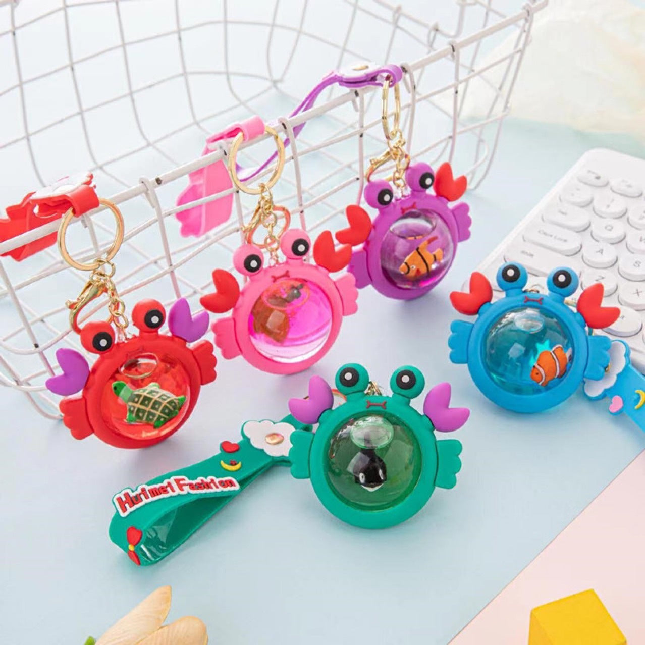 Wholesale Acrylic Floating Cartoon Crab Liquid Keychain